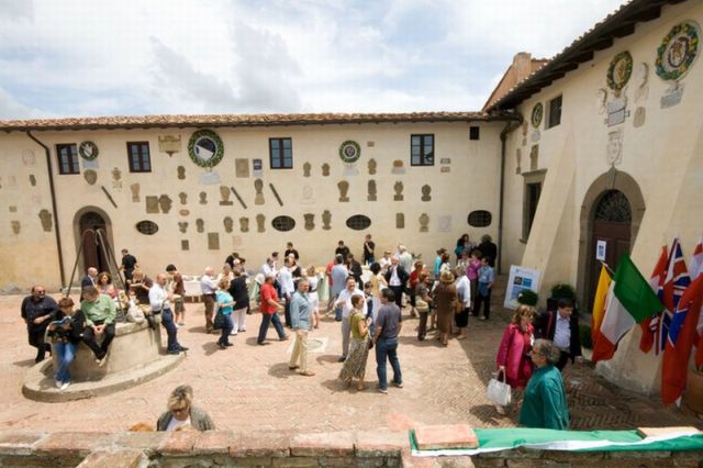 Rückblick: 2011 Mitgliedertreffen am Pfingstsonntag im Castello Lari in der Toskana